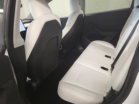 Used 2024 Tesla Model Y Long Range image 9