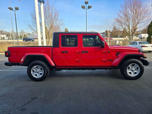 Used 2022 Jeep Gladiator Sport image 6