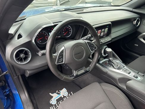 Used 2018 Chevrolet Camaro LT w/ Technology Package image 30