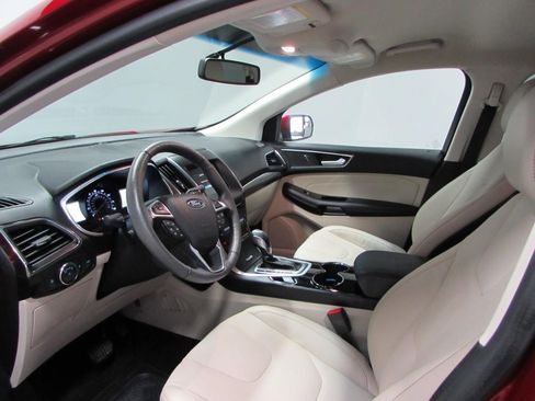 Used 2018 Ford Edge Titanium w/ Technology Package FWD image 13
