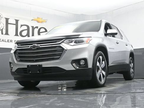 Used 2020 Chevrolet Traverse LT w/ LT Premium Package FWD image 4