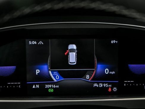 Certified 2022 Volkswagen Tiguan SE image 16