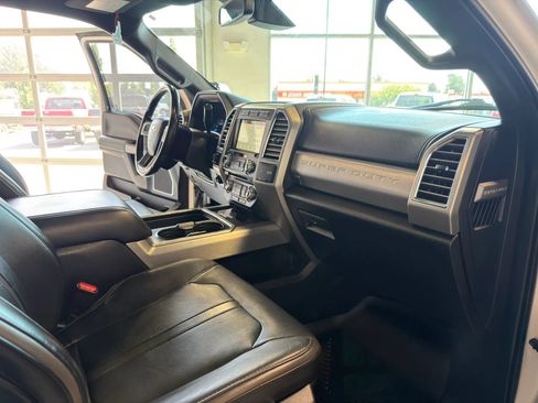 Used 2017 Ford F350 Platinum w/ Platinum Ultimate Package AWD/4WD image 19