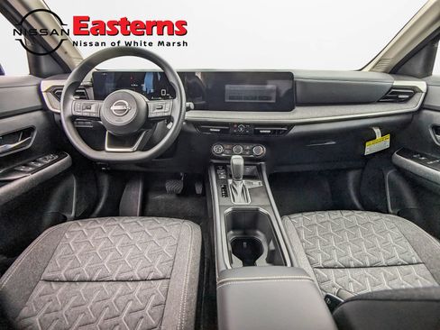 Used 2025 Nissan Kicks SV AWD/4WD image 18