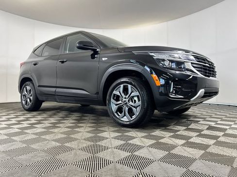 Used 2025 Kia Seltos LX AWD/4WD image 1