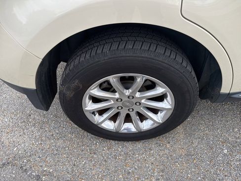 Used 2014 Lincoln MKX FWD w/ Equipment Group 102A image 16