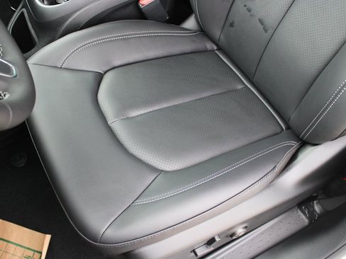 New 2026 Chrysler Pacifica Select image 24