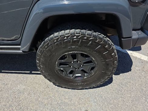 Used 2017 Jeep Wrangler Unlimited Rubicon AWD/4WD image 38