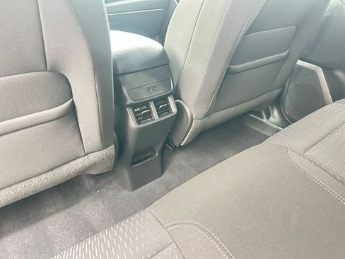 Used 2025 Chevrolet Equinox LT image 24