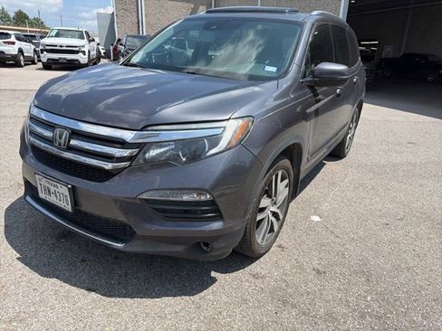 Used 2018 Honda Pilot Touring image 2