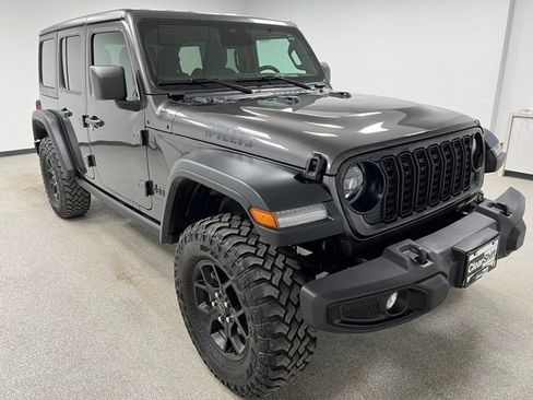 Used 2025 Jeep Wrangler Unlimited Sport AWD/4WD image 2