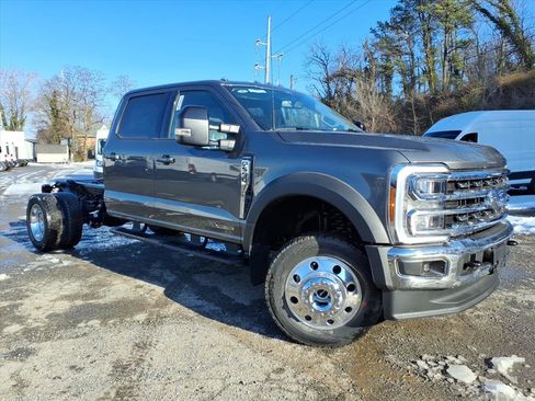 New 2026 Ford F550 4x4 Crew Cab image 3