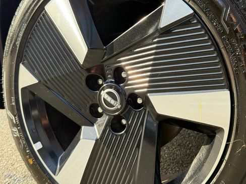 Used 2025 Nissan Kicks SR image 29