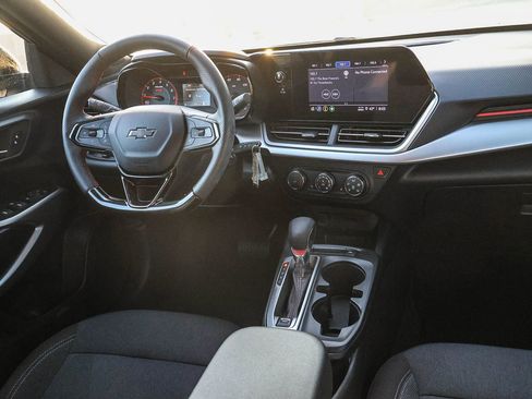 Used 2025 Chevrolet Trax RS image 23