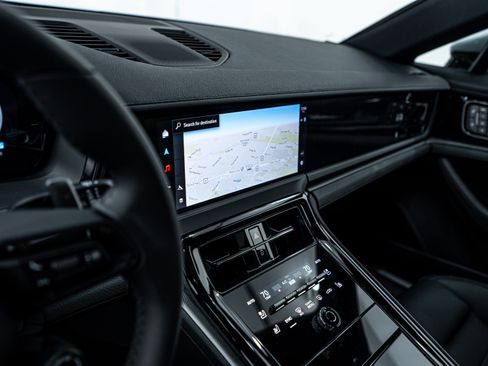 Certified 2025 Porsche Panamera 4 image 20