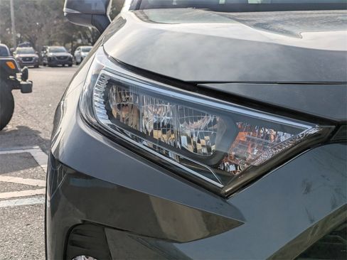 Used 2021 Toyota RAV4 XLE Premium image 10