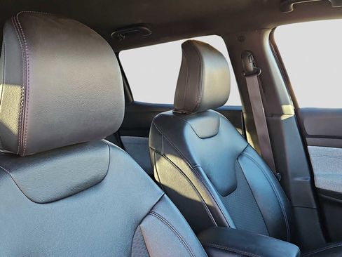 Used 2024 Jeep Compass Latitude image 17