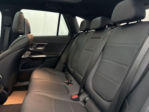 Used 2026 Mercedes-Benz GLC 300 image 19