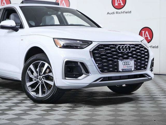 Used 2023 Audi Q5 2.0T Premium Plus w/ Premium Plus Package AWD/4WD image 2