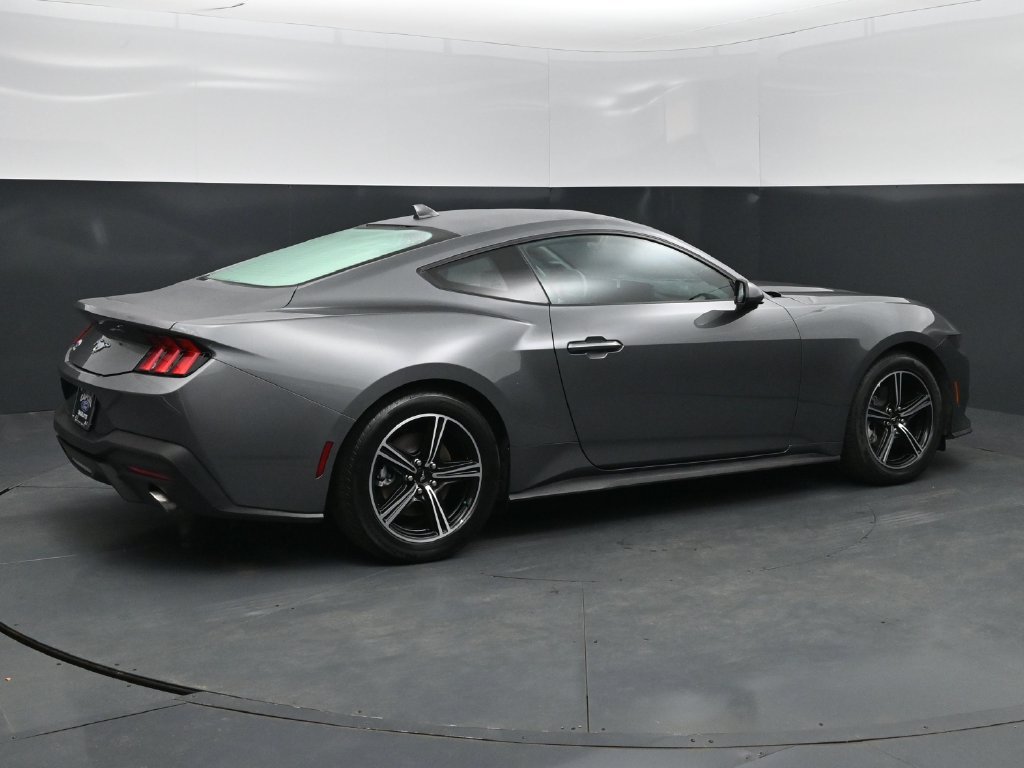 Used 2025 Ford Mustang Coupe RWD image 7