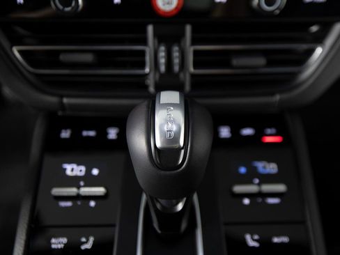 Certified 2025 Porsche Macan image 27