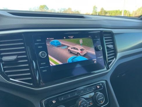 Used 2021 Volkswagen Atlas Cross Sport SEL Premium image 19