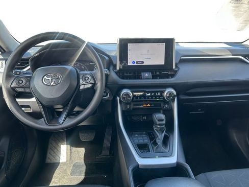 Used 2025 Toyota RAV4 XLE AWD/4WD image 12