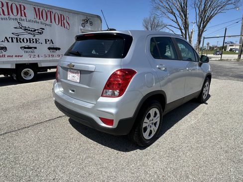 Used 2017 Chevrolet Trax LS FWD image 4