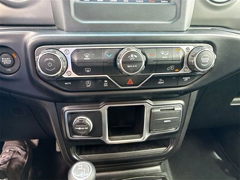 Used 2022 Jeep Gladiator Sport image 17