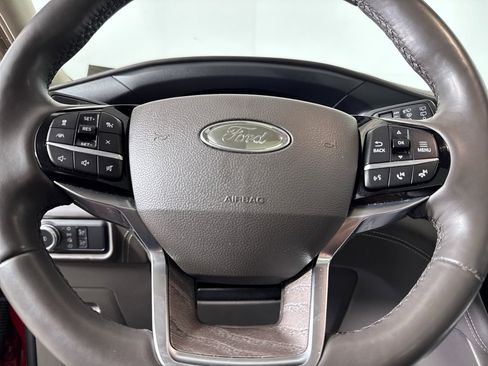 Used 2023 Ford Explorer Platinum w/ Technology Package image 21