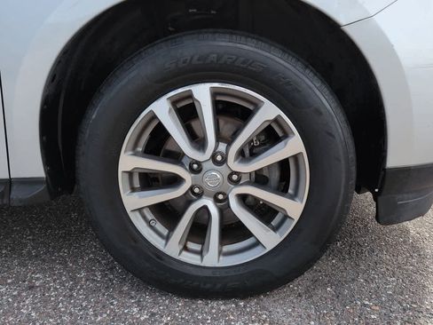 Used 2016 Nissan Pathfinder SV FWD image 11
