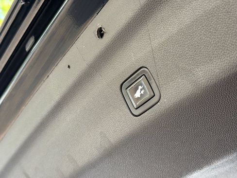 Used 2021 Chevrolet Suburban Premier AWD/4WD image 10