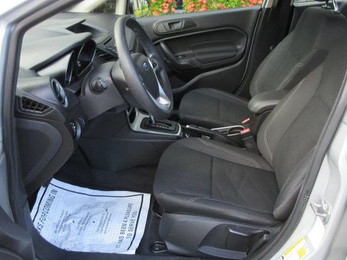 Used 2019 Ford Fiesta SE image 9