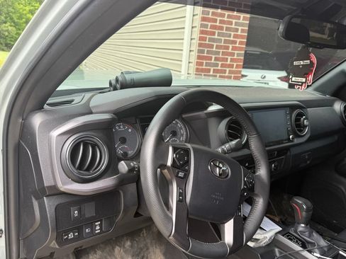 Used 2023 Toyota Tacoma TRD Off-Road AWD/4WD image 11