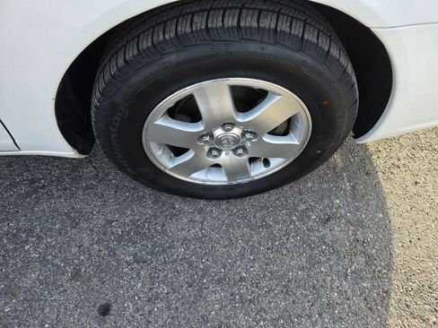 Used 2000 Toyota Avalon XLS image 35