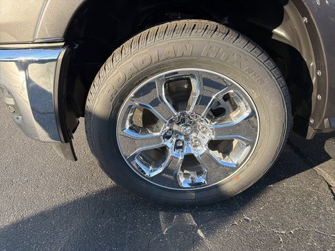 New 2026 RAM 1500 4x4 Crew Cab image 4