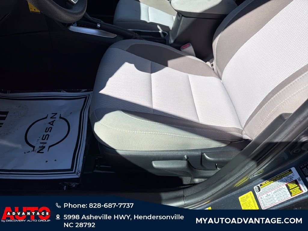 Used 2018 Toyota Corolla LE FWD image 9