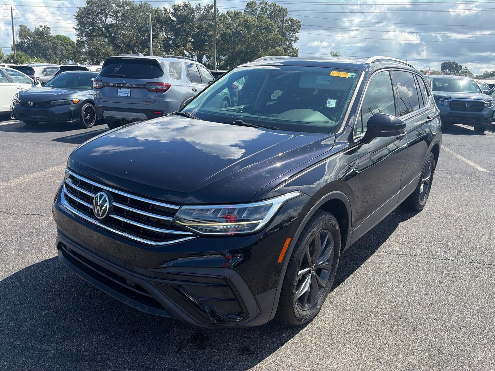 Used 2022 Volkswagen Tiguan SE FWD image 3