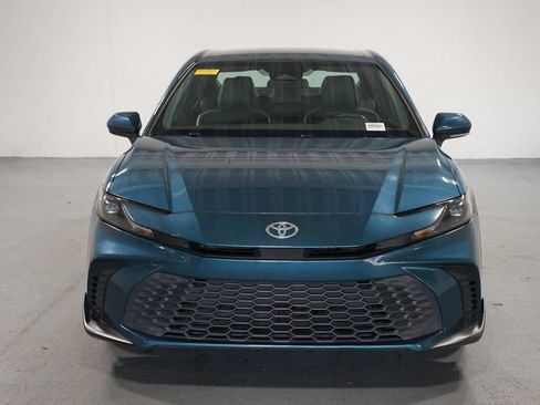 Used 2025 Toyota Camry SE FWD image 2