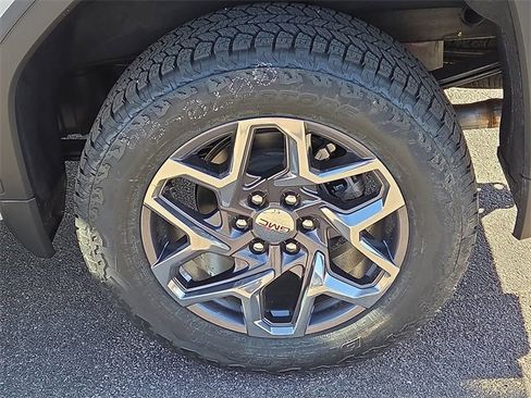 New 2026 GMC Sierra 1500 SLT image 11