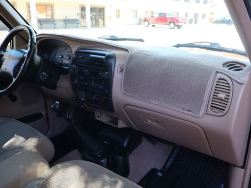 Used 2000 Ford Ranger XL AWD/4WD image 16