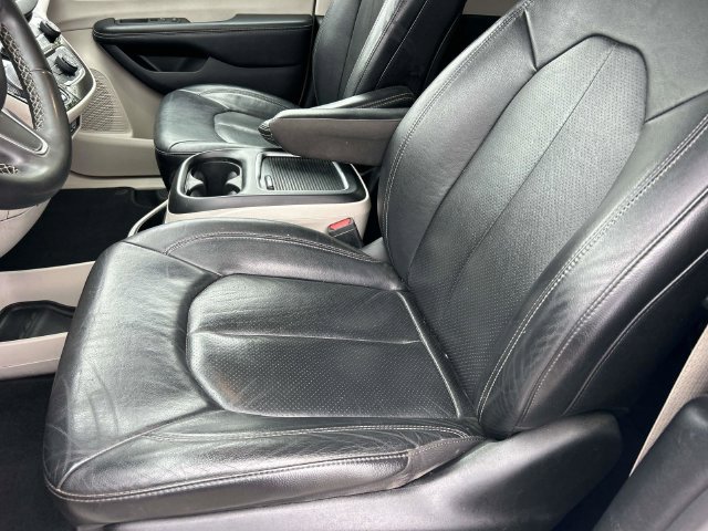 Used 2022 Chrysler Pacifica Touring-L FWD image 26