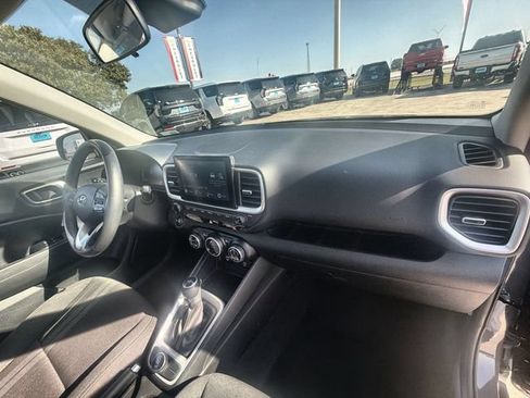 Used 2025 Hyundai Venue SEL FWD image 27