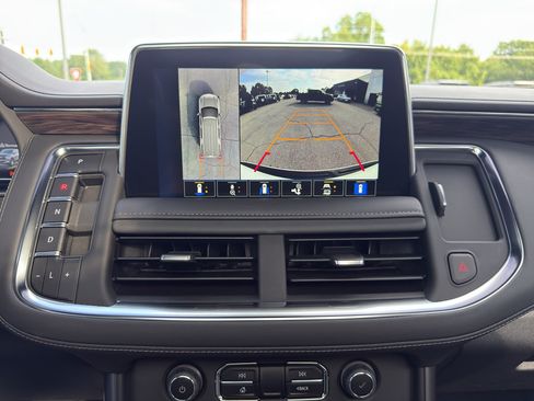 Used 2023 Chevrolet Tahoe Z71 w/ Luxury Package AWD/4WD image 28