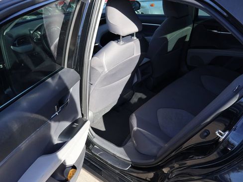 Used 2020 Toyota Camry LE image 15