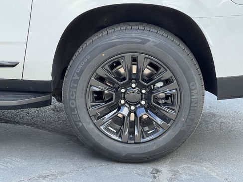 Used 2025 GMC Yukon XL Denali AWD/4WD image 14