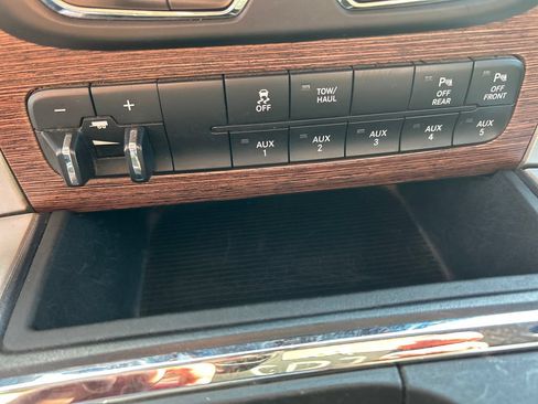 Used 2018 RAM 2500 Laramie w/ Snow Chief Group AWD/4WD image 30