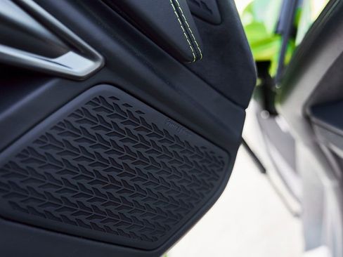 Used 2025 Lamborghini Revuelto image 42