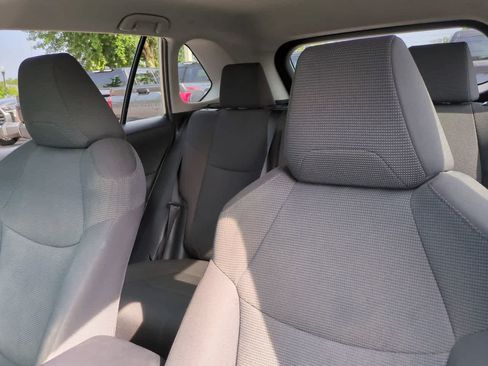 Used 2021 Toyota RAV4 LE FWD image 8
