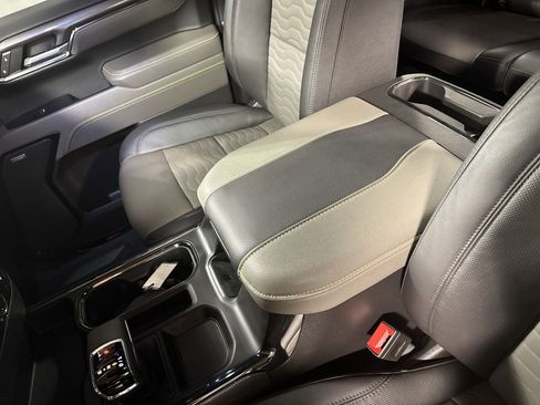 Used 2024 Chevrolet Silverado 1500 ZR2 w/ Technology Package image 31